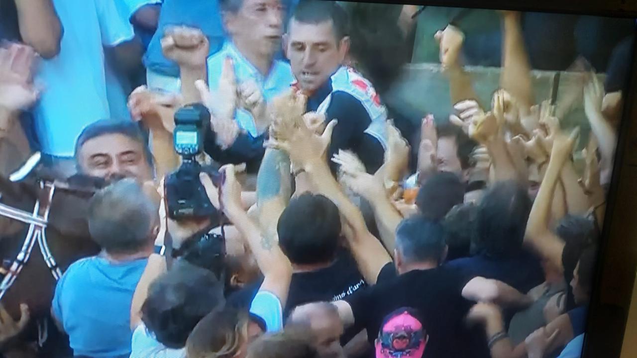 Trionfo Sardegna al Palio di Siena: vince Dino Pes “Velluto” in sella a Benitos