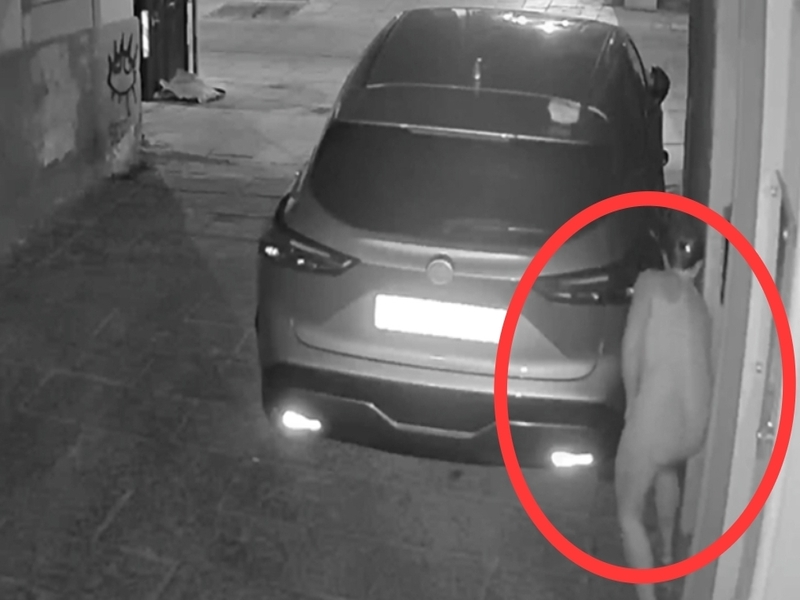 Cagliari, follia alla Marina: “Una residente buca le ruote delle auto dei soccorritori” (VIDEO)