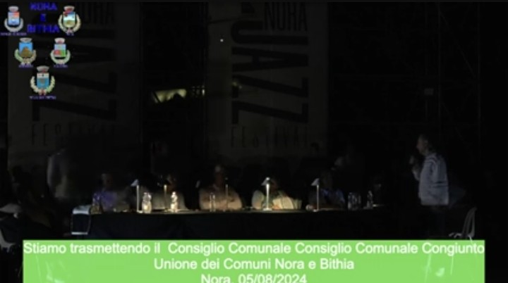 Pula, la beffa: durante il Consiglio comunale contro le pale eoliche salta l’illuminazione