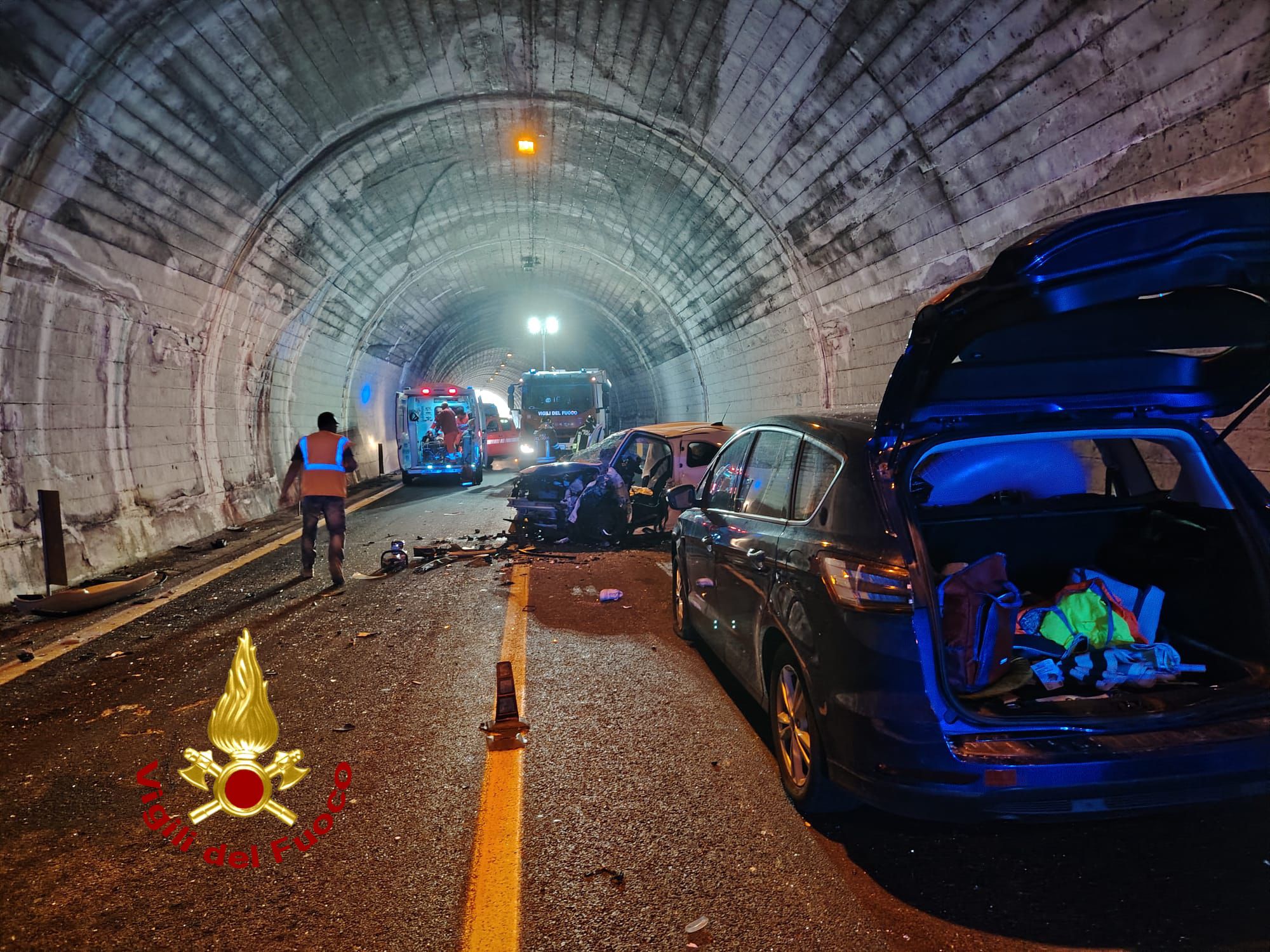 Siniscola, brutto schianto nella galleria della 131 Dcn: feriti gravemente una coppia di tedeschi e un giovane nuorese
