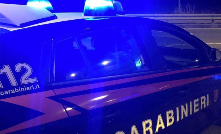 Sfreccia con l’auto a tutta velocità e ignora l’alt dei carabinieri: nei guai un 29enne di Sanluri