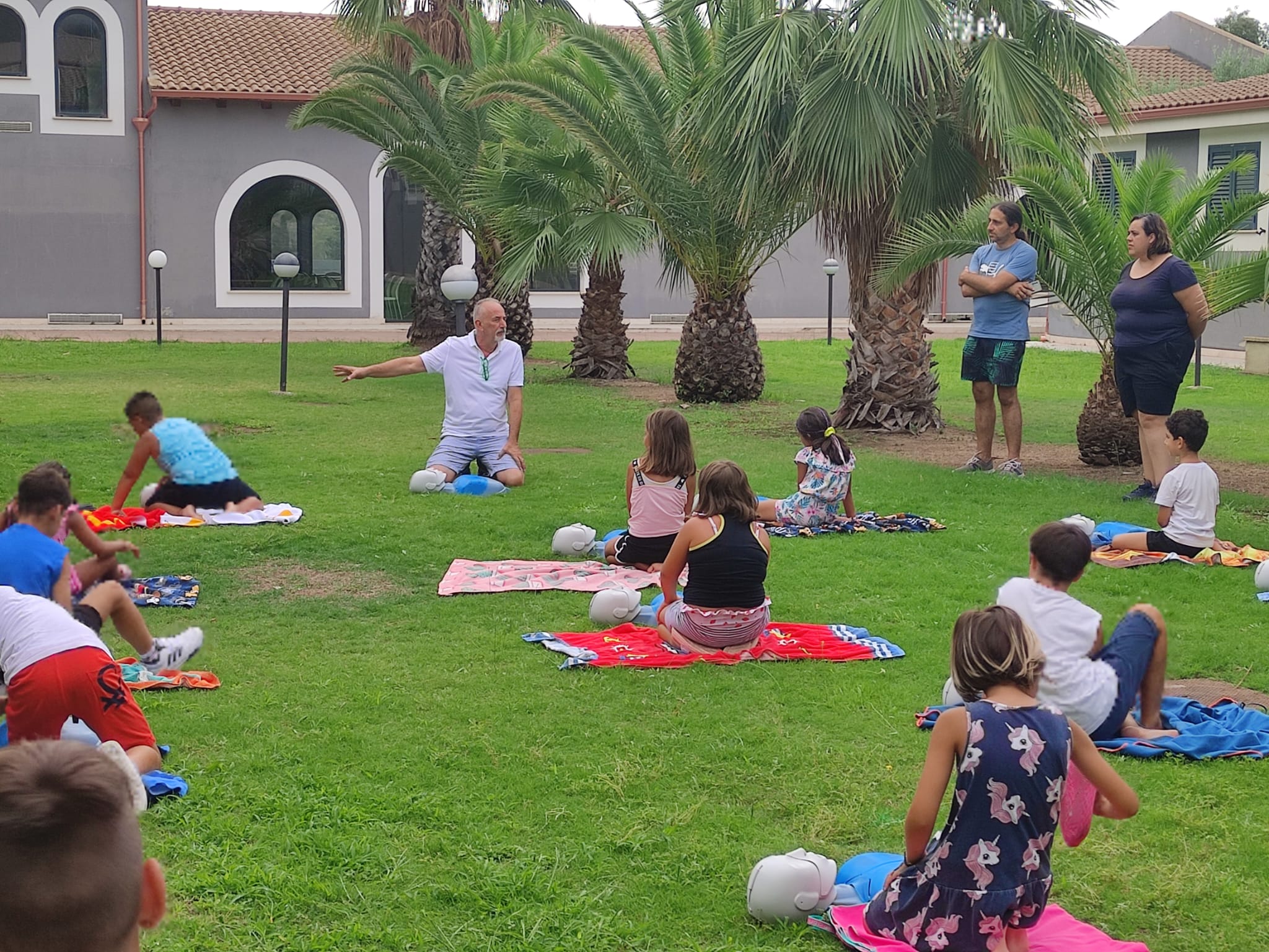 Tuffi e sicurezza, i baby campioni della Pgs Monserrato a lezione di primo soccorso (VIDEO)