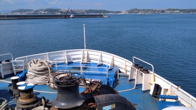 Disagi per chi viaggia, ritardi e niente aria condizionata da Piombino a Olbia