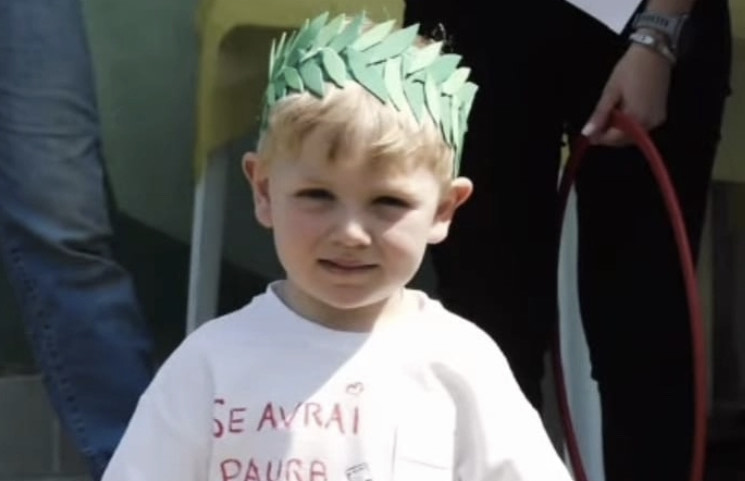 La terribile tragedia nel garage di casa: il piccolo Davide, 4 anni,  muore schiacciato da un fusto metallico