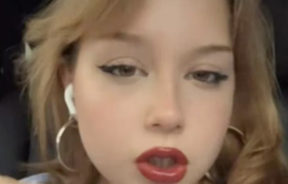 La strana morte della 18enne Eleonora: spuntano inquietanti messaggi nel social Tellonym