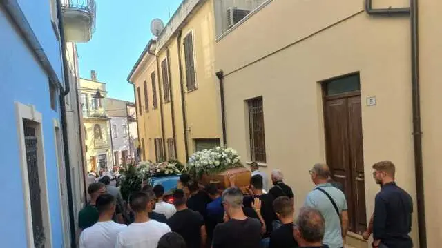 Giovane morto folgorato nella cabina Enel di Girasole, per gli inquirenti non è un incidente sul lavoro