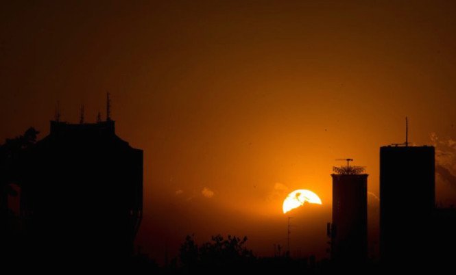 Meteo Casteddu, le notti tropicali sempre più insopportabili: 24 gradi a mezzanotte a Cagliari, 26 a Olbia