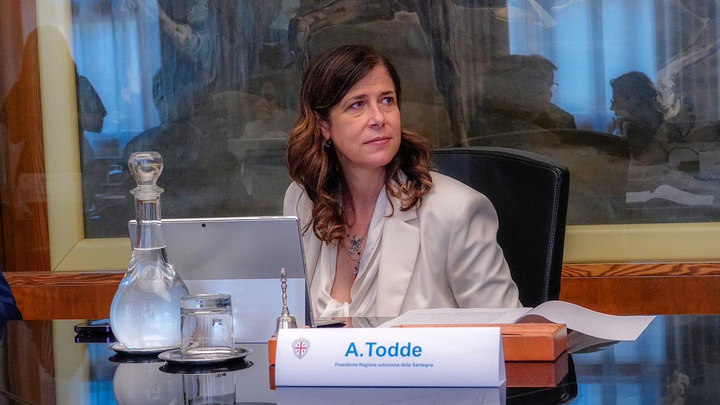 Svolta contro l’eolico, Alessandra Todde: “La Regione impugna il decreto legge alla Corte Costituzionale”