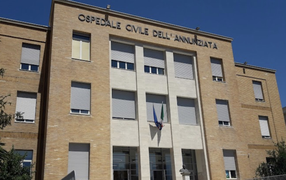 Tragedia a Cosenza, una bimba di 2 anni è in coma per aver ingerito marijuana: arrestato il padre 