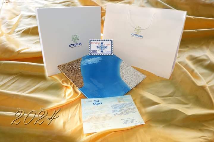 “Su Mari”: dalle mani della ceramista asseminese Doriana Usai a quelle dei ministri del G7