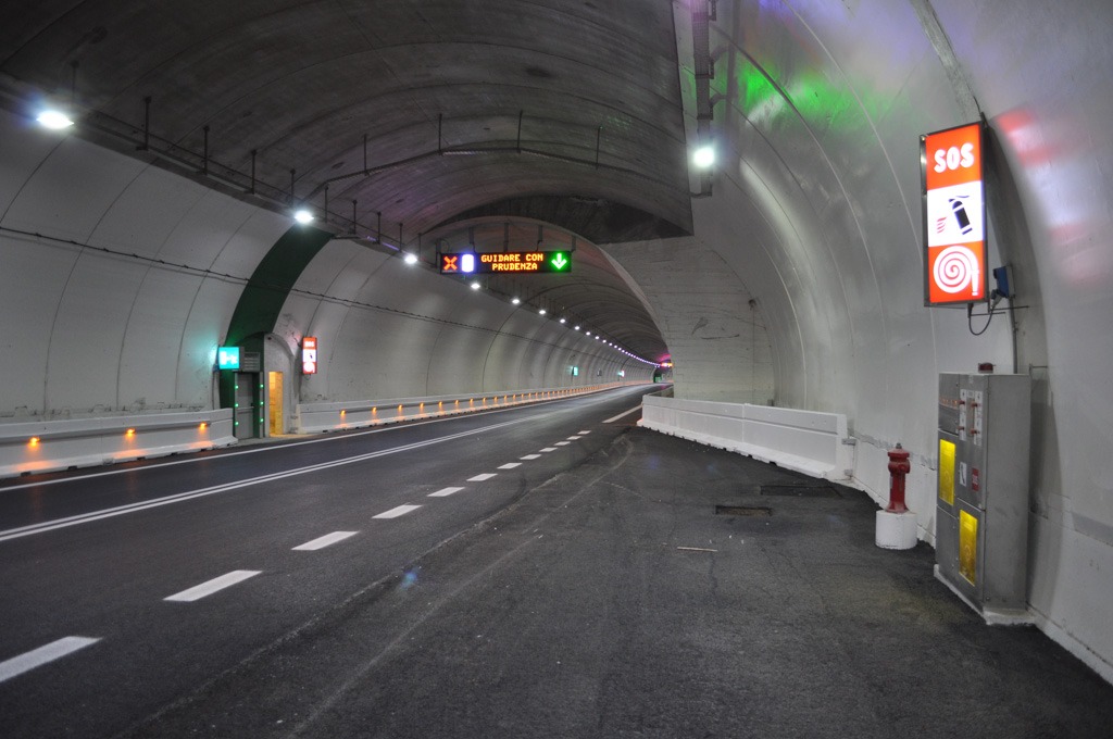 Paura a Quartu, incidente nella galleria della 125: due feriti gravi