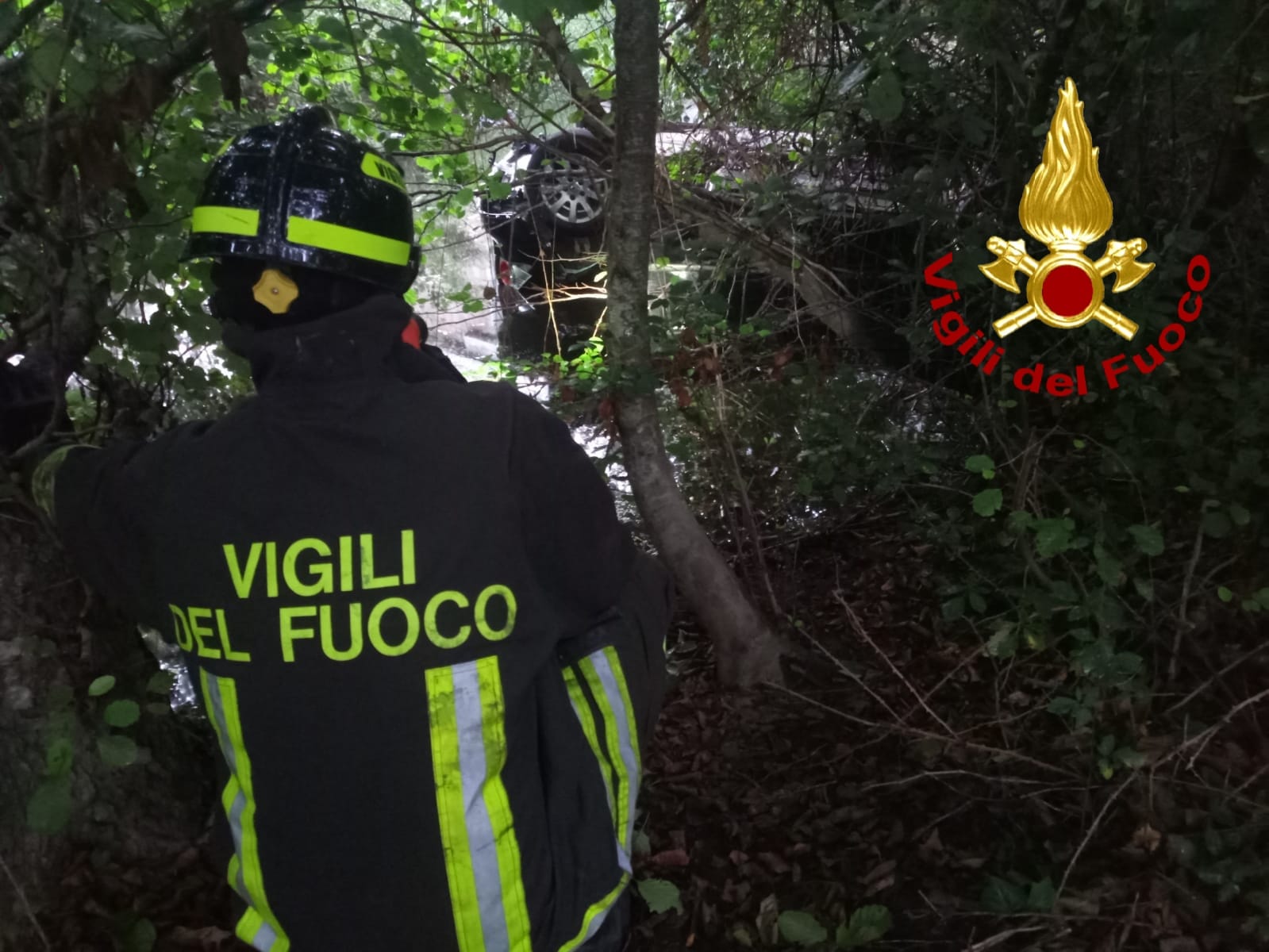 Tragedia sfiorata nel nord Sardegna, precipita nel fiume dopo un volo di 10 metri con l’auto