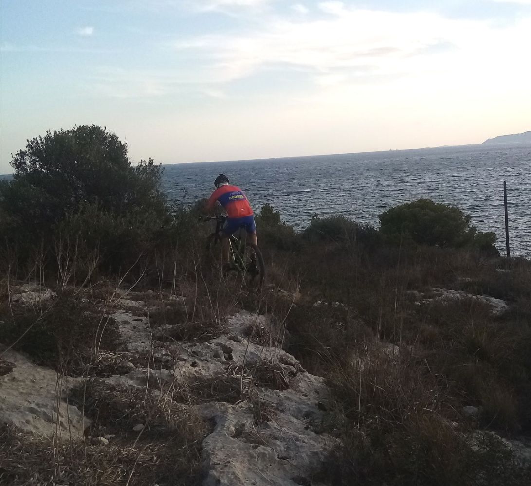 “Tagli alla vegetazione per piste e trampolini: le mountain bike stanno devastando la Sella del Diavolo”