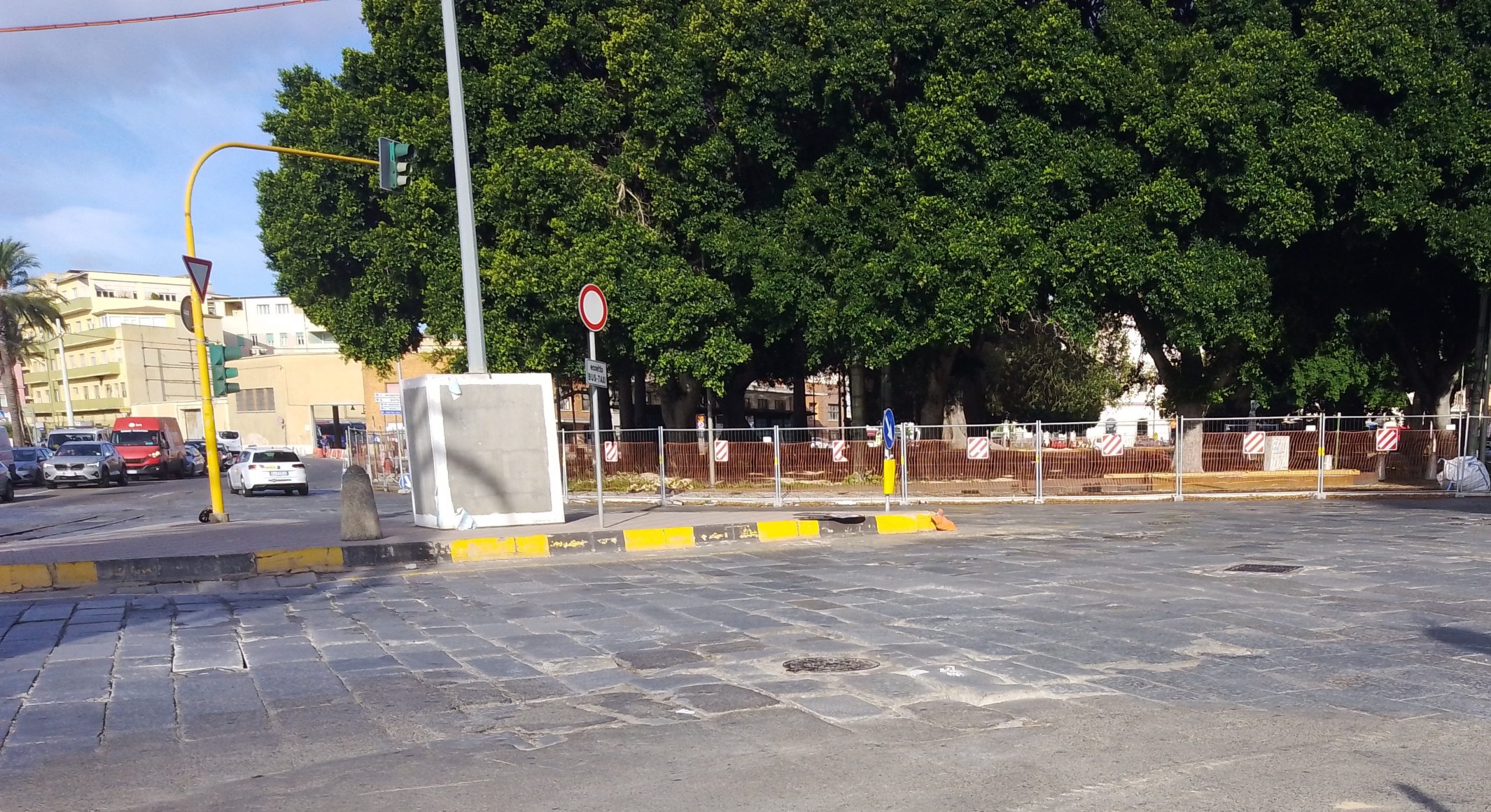 Cagliari, piazza Matteotti ancora blindata: transenne in tutta l’area