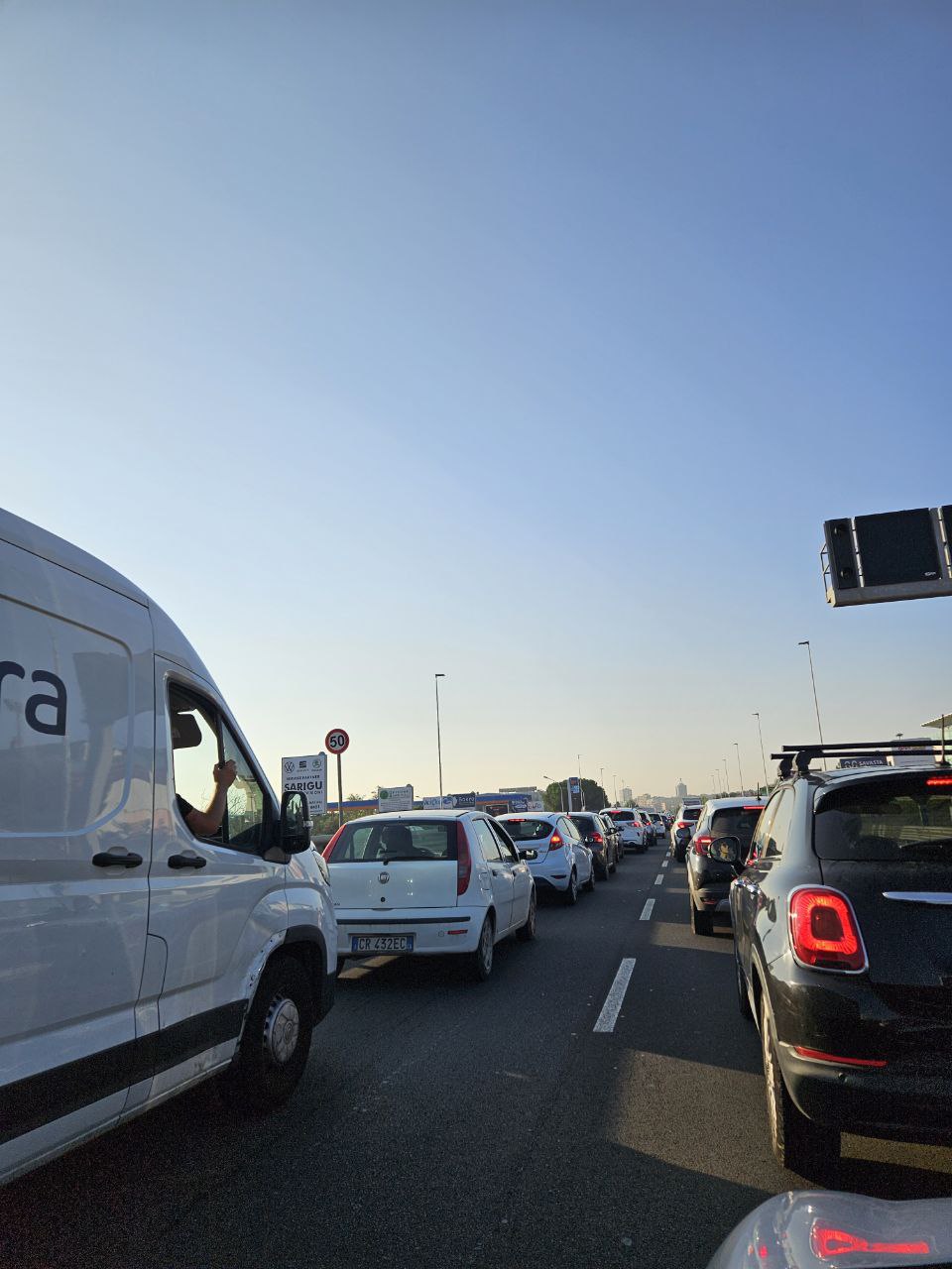 Cagliari, incubo per migliaia di automobilisti: due incidenti paralizzano Asse Mediano e 131 Dir