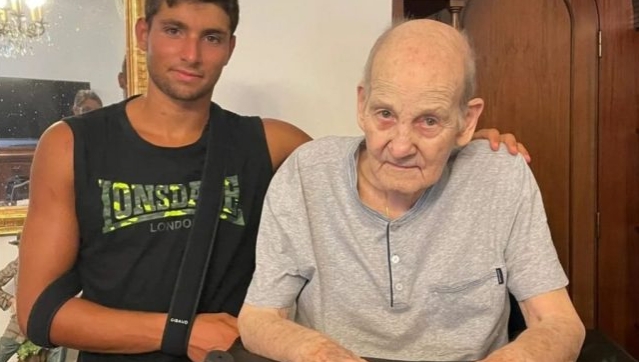 Monserrato rende omaggio a Gabriele Catta, il giovane sportivo da cento chilometri a nuoto contro il cancro