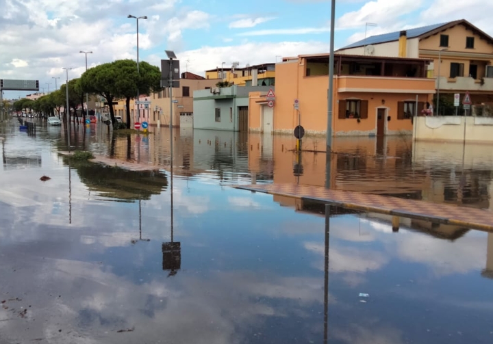 A Monserrato strade allagate dopo pochi minuti di pioggia, insorge la minoranza: “È accaduto ciò che temevamo”