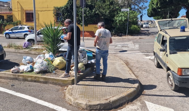 Monserrato, rifiuti abbandonati di fronte all’asilo: i furbi beccati dalle telecamere