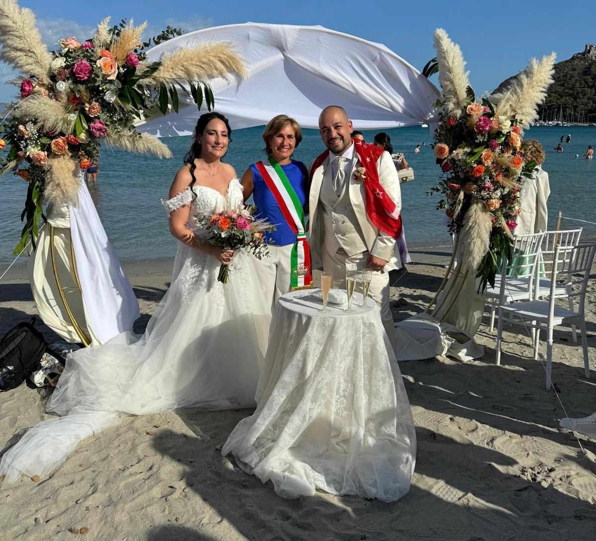 Dalla Sardegna in Germania e ritorno: il romantico sì al Poetto e il sogno di una vita a Cagliari