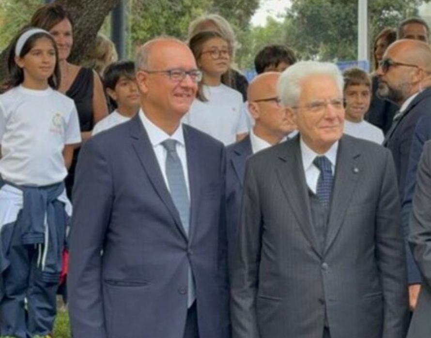 Mattarella a Cagliari accolto da applausi e launeddas apre l’anno scolastico di tutta Italia