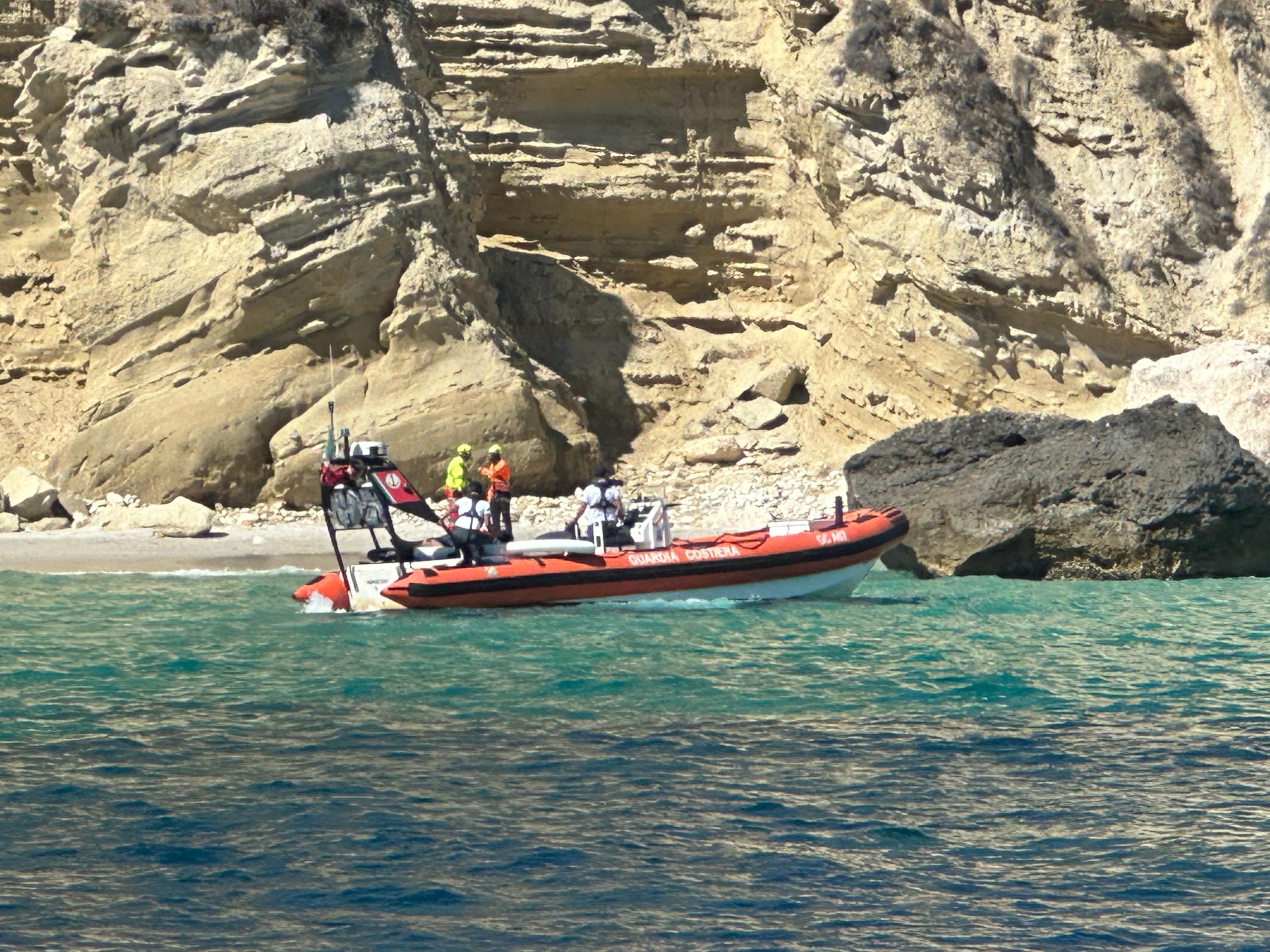 Cagliari, ha un malore in mare aperto: donna in Sup salvata all’ultimo dalla guardia costiera