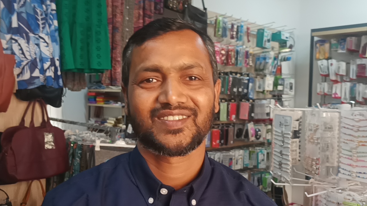 Via Dante, speranza per il futuro? Il bengalese Abu: “Ho scommesso sulla strada, ma i lavori devono finire presto”