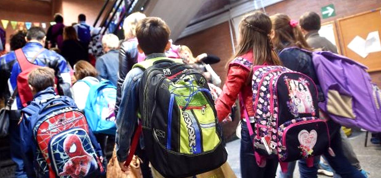 A Cagliari rincari choc per i libri di scuola: “Mille euro in un colpo solo per chi entra nelle prime”