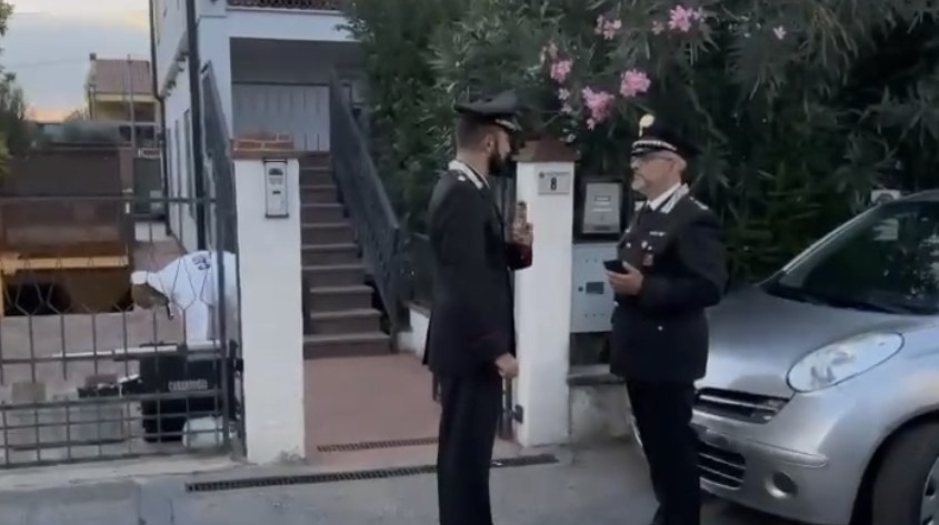 Tragedia a Verona, spara al figlio 15enne e poi si toglie la vita: la follia di una donna di 58 anni