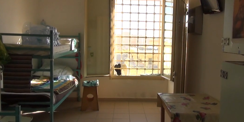 Emergenza a Uta, 700 persone dietro le sbarre: “Sovraffollamento record del 125%”