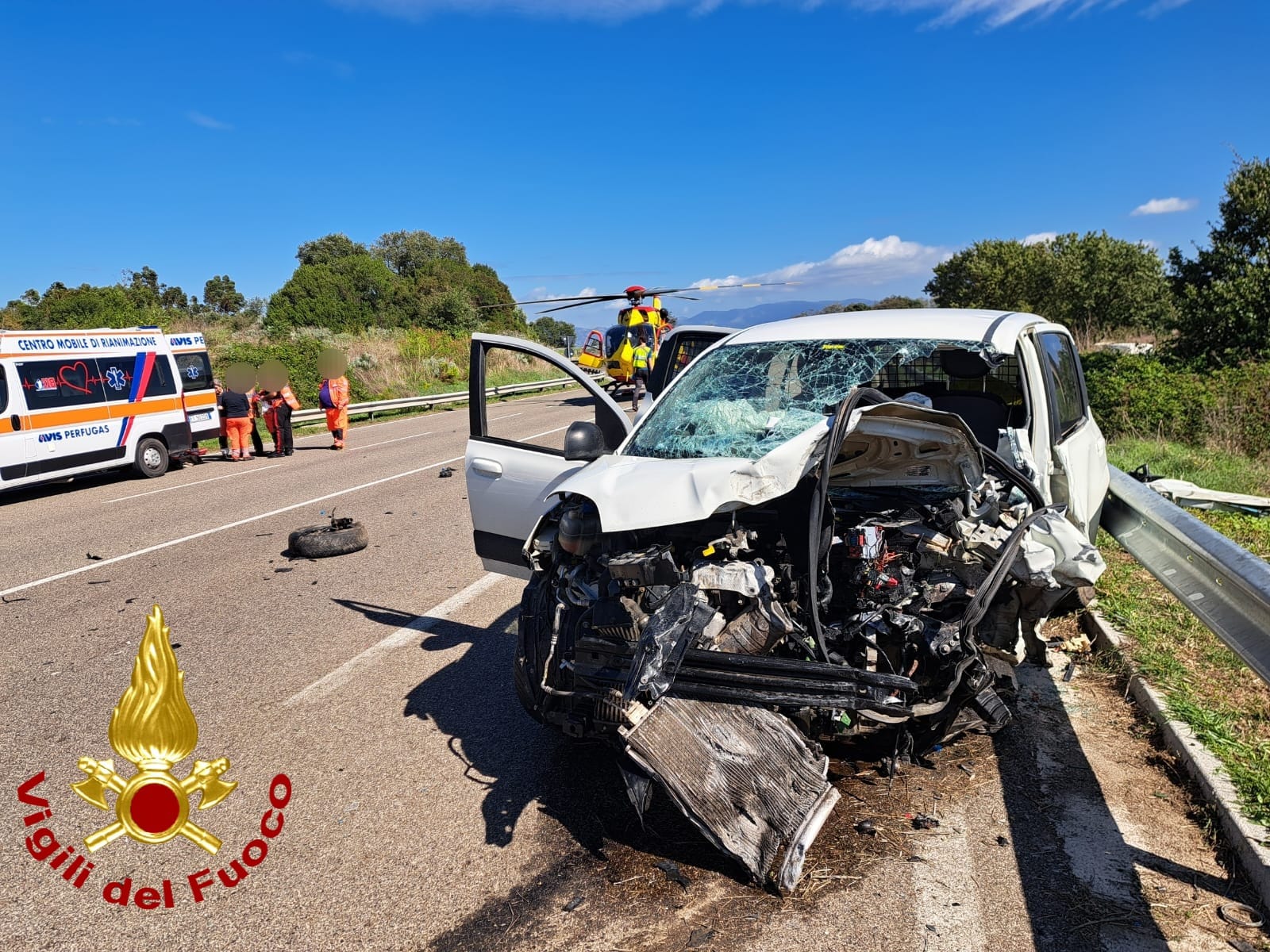 Terribile schianto nel sassarese, frontale fra due auto: un morto e un ferito grave