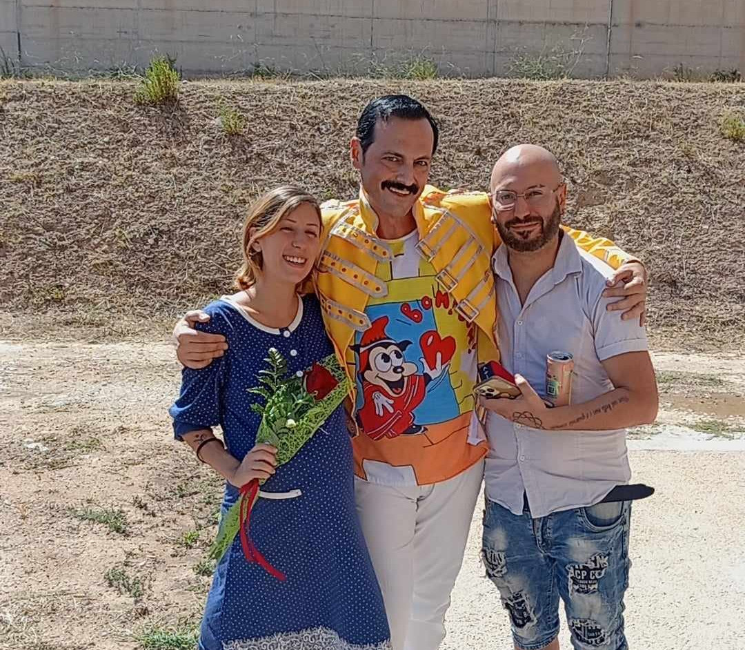 Monserrato, serenata rock mozzafiato in attesa del parto: “Così ho regalato un po’ di spensieratezza a mia moglie”