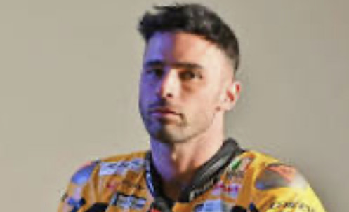 Tragedia in pista, muore a 32 anni il pilota Luca Salvadori, il grande cordoglio dei fan