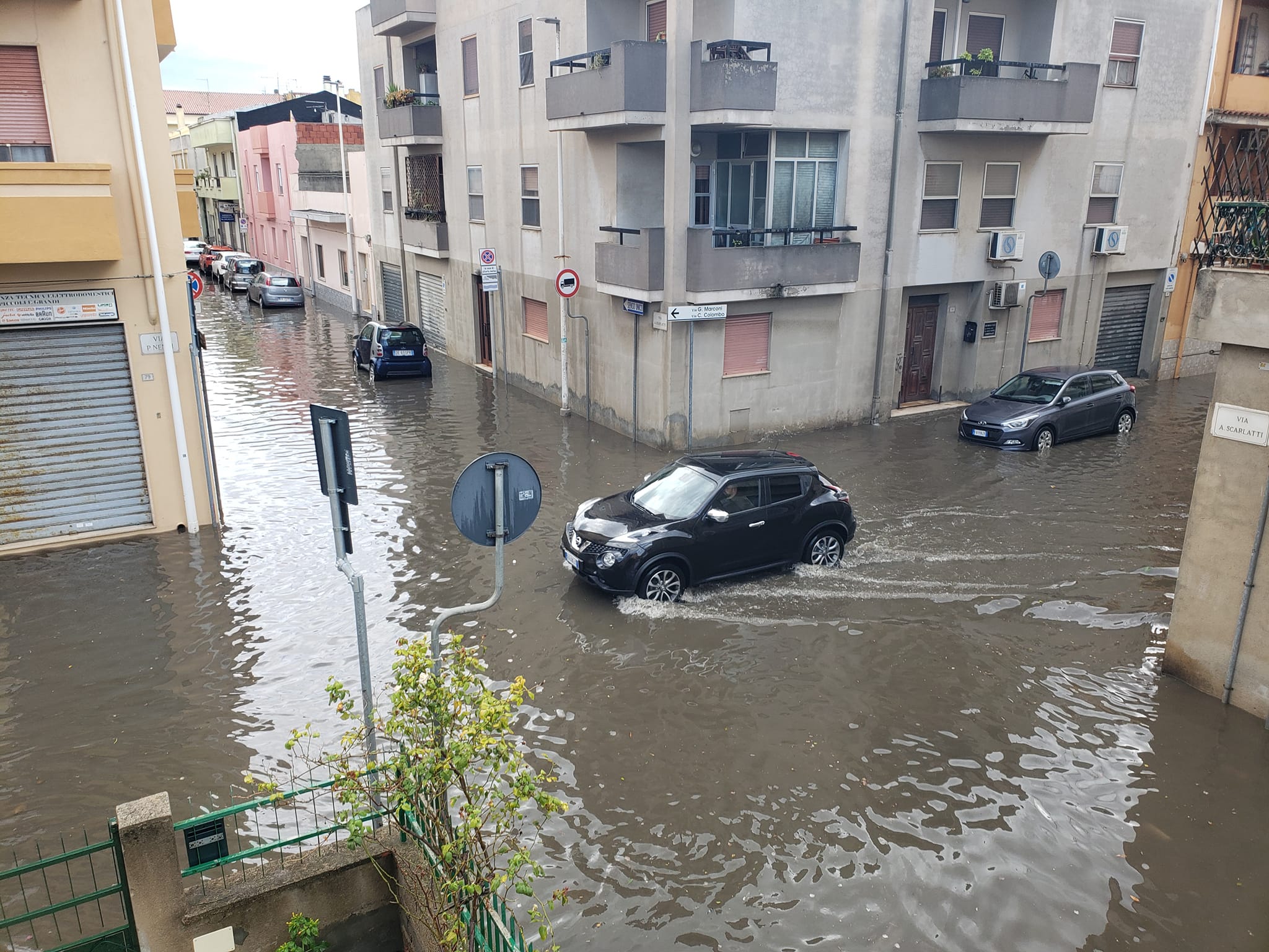 Temporale, anche le strade di Quartu finiscono sott’acqua: allagamenti in diversi quartieri