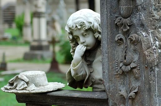 Cagliari, degrado al cimitero monumentale di Bonaria: “Facciamolo adottare”