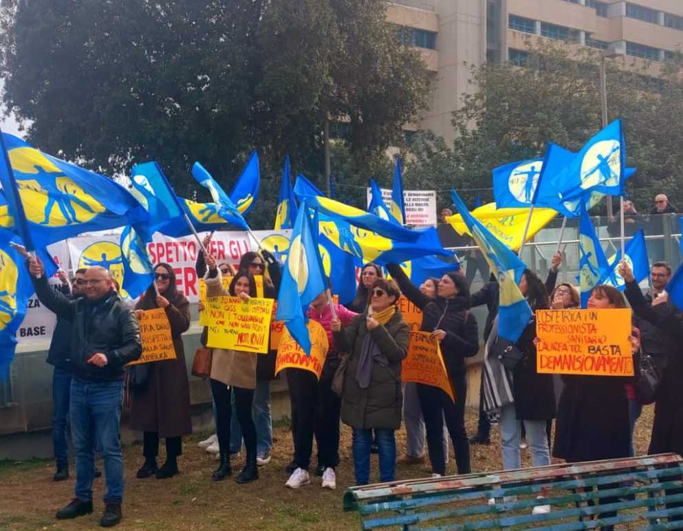 Gli infermieri sardi bocciano Bartolazzi e si preparano allo sciopero: “Impossibile continuare a guadagnare solo 1500 euro al mese”