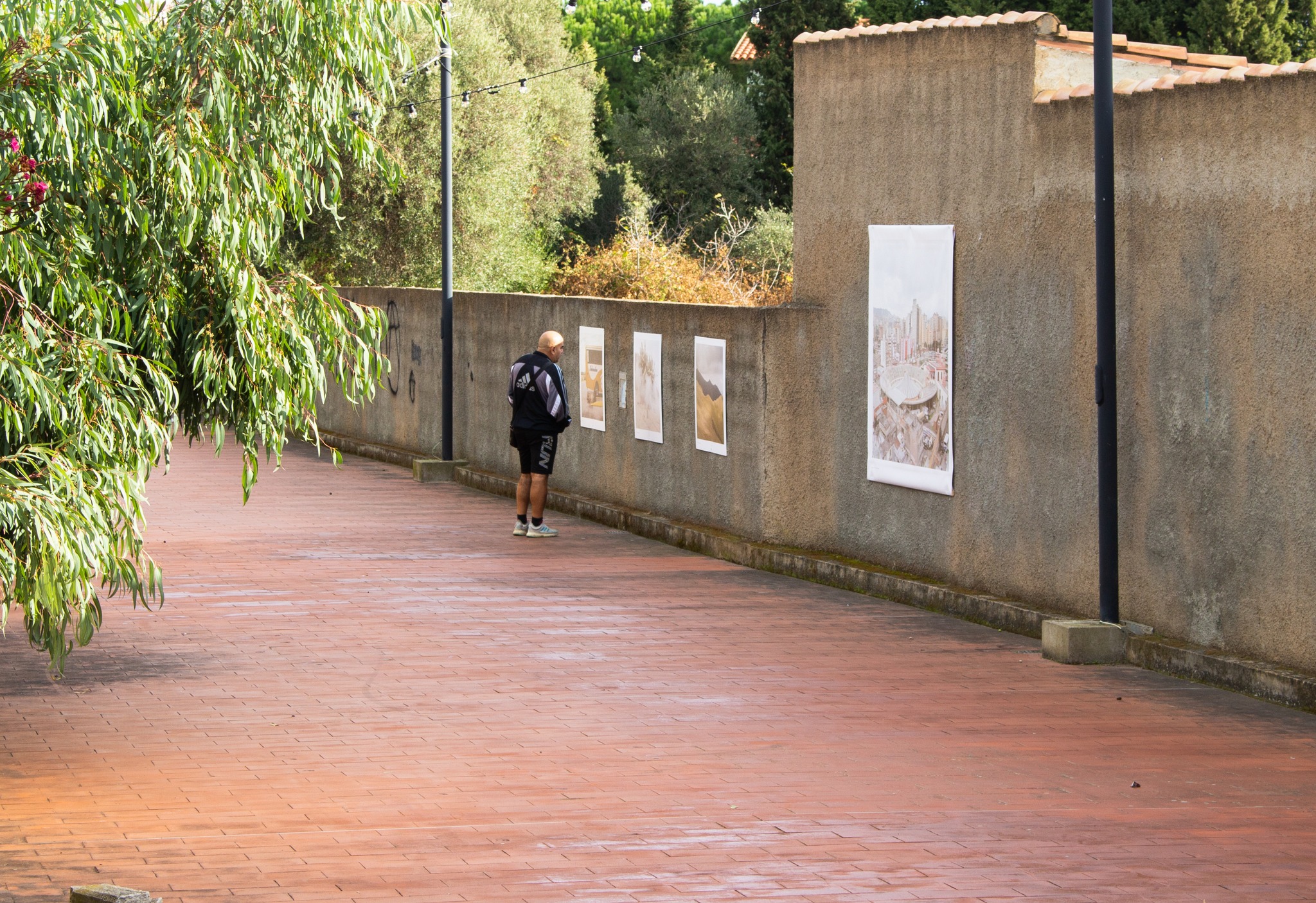 Sarroch, studenti e cittadini insieme per dipingere i muri del paese