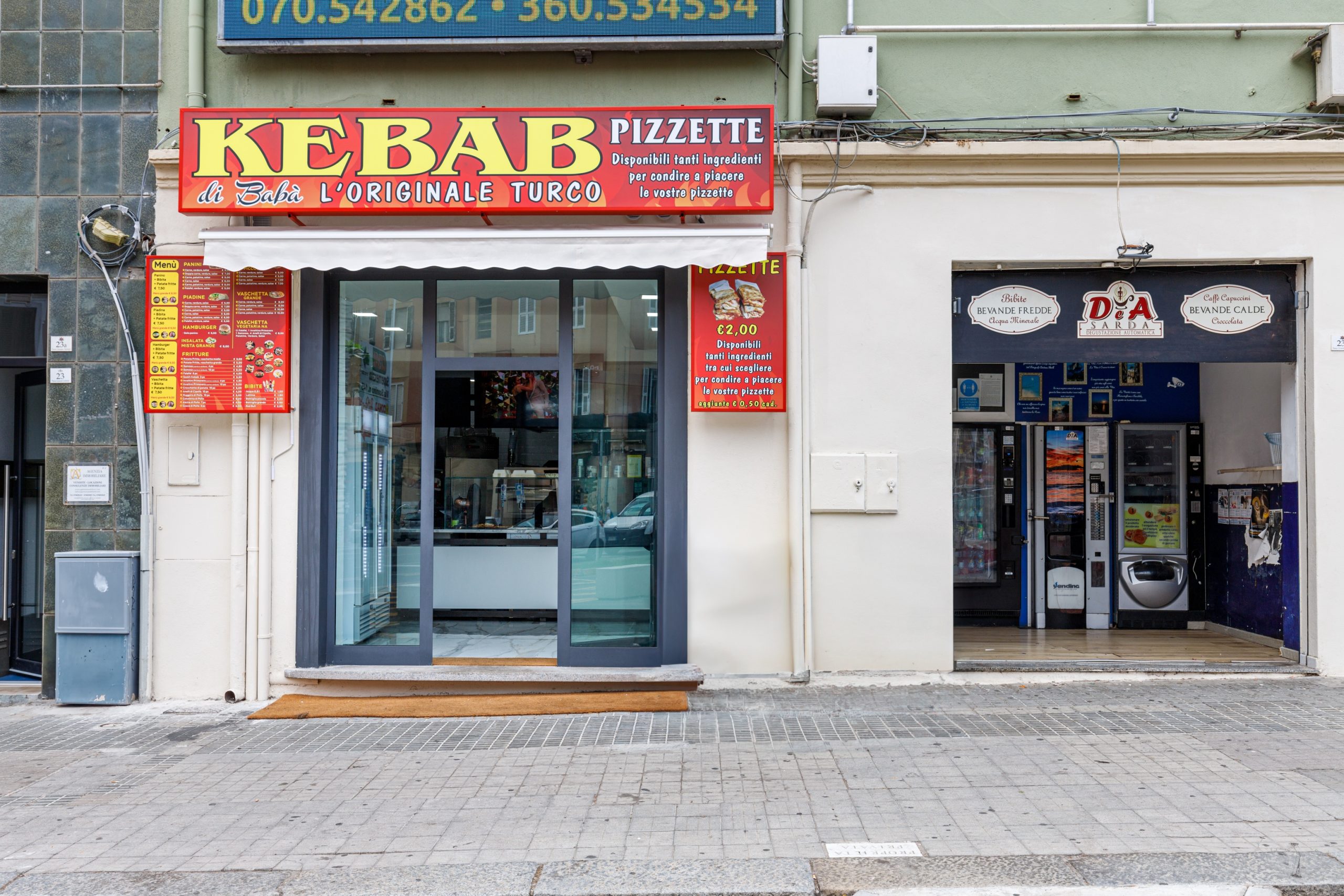 Cagliari, tavoli e sedie in piazza Garibaldi senza permesso: kebab chiuso per 10 giorni