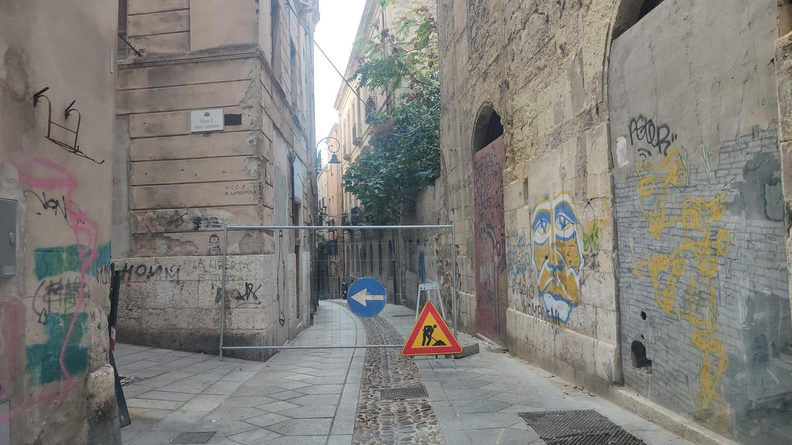 Cagliari, ponteggi, transenne e torri chiuse: Castello quartiere fantasma sempre più in agonia