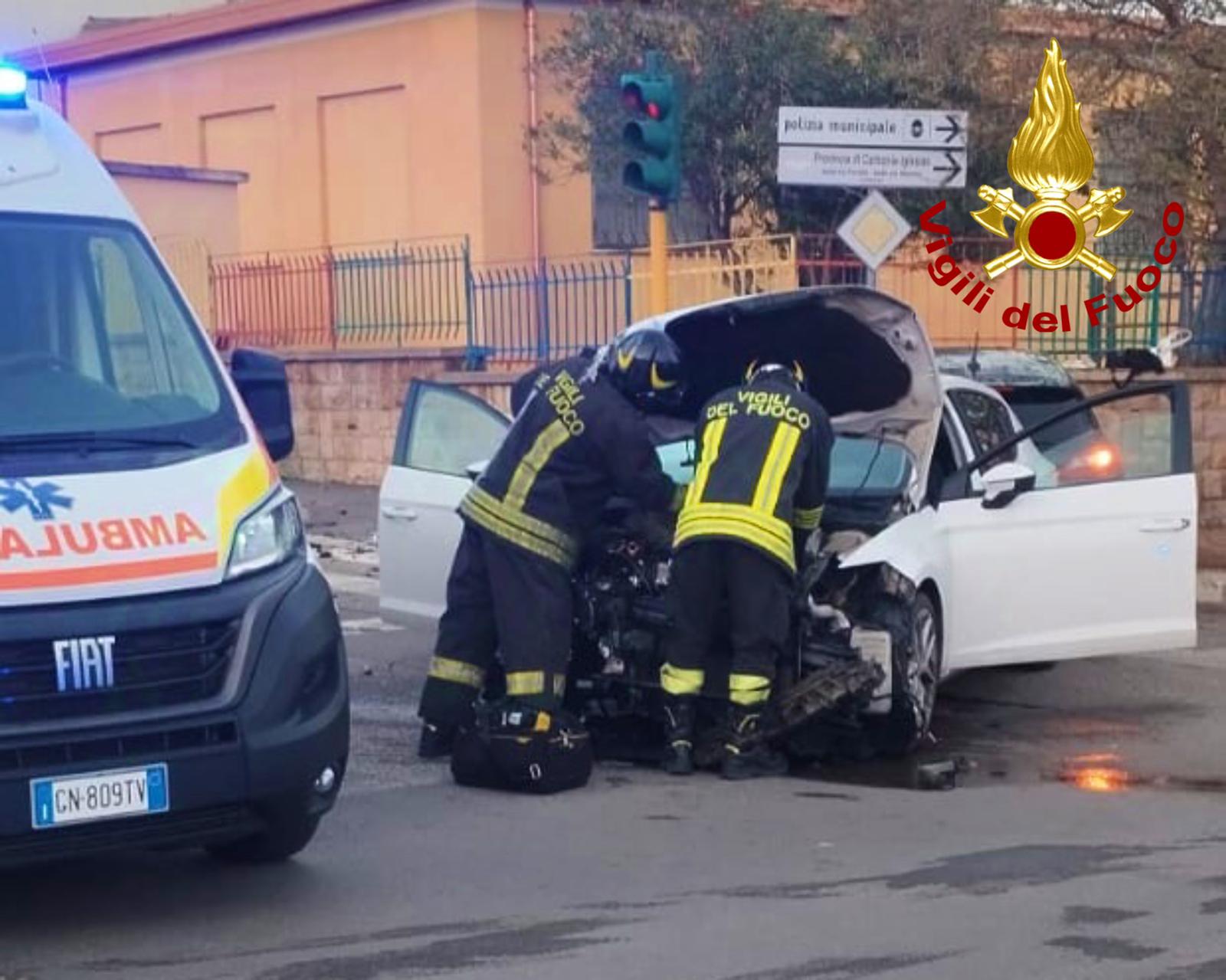 Pauroso incidente a Carbonia: cinque persone in ospedale, ferito anche un bambino di due anni