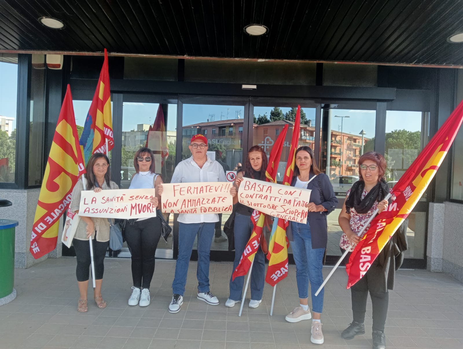 Cagliari, sanità sarda in codice rosso: “Assumete personale e basta con i contratti da fame”
