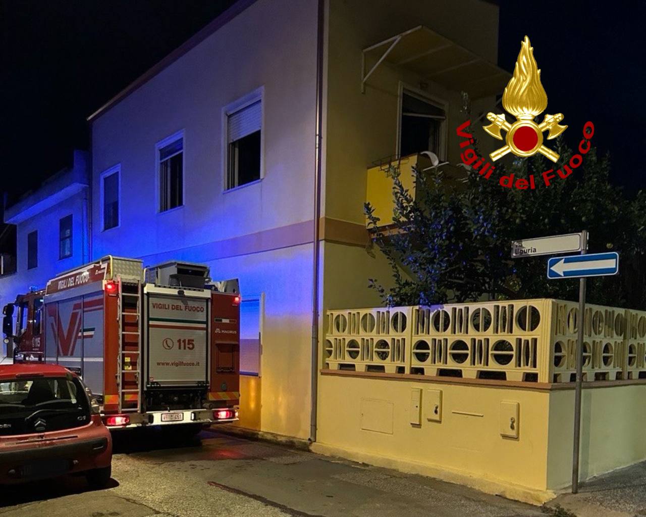 Un tegame si surriscalda e la cucina prende fuoco: notte di paura per madre e figlia a Selargius