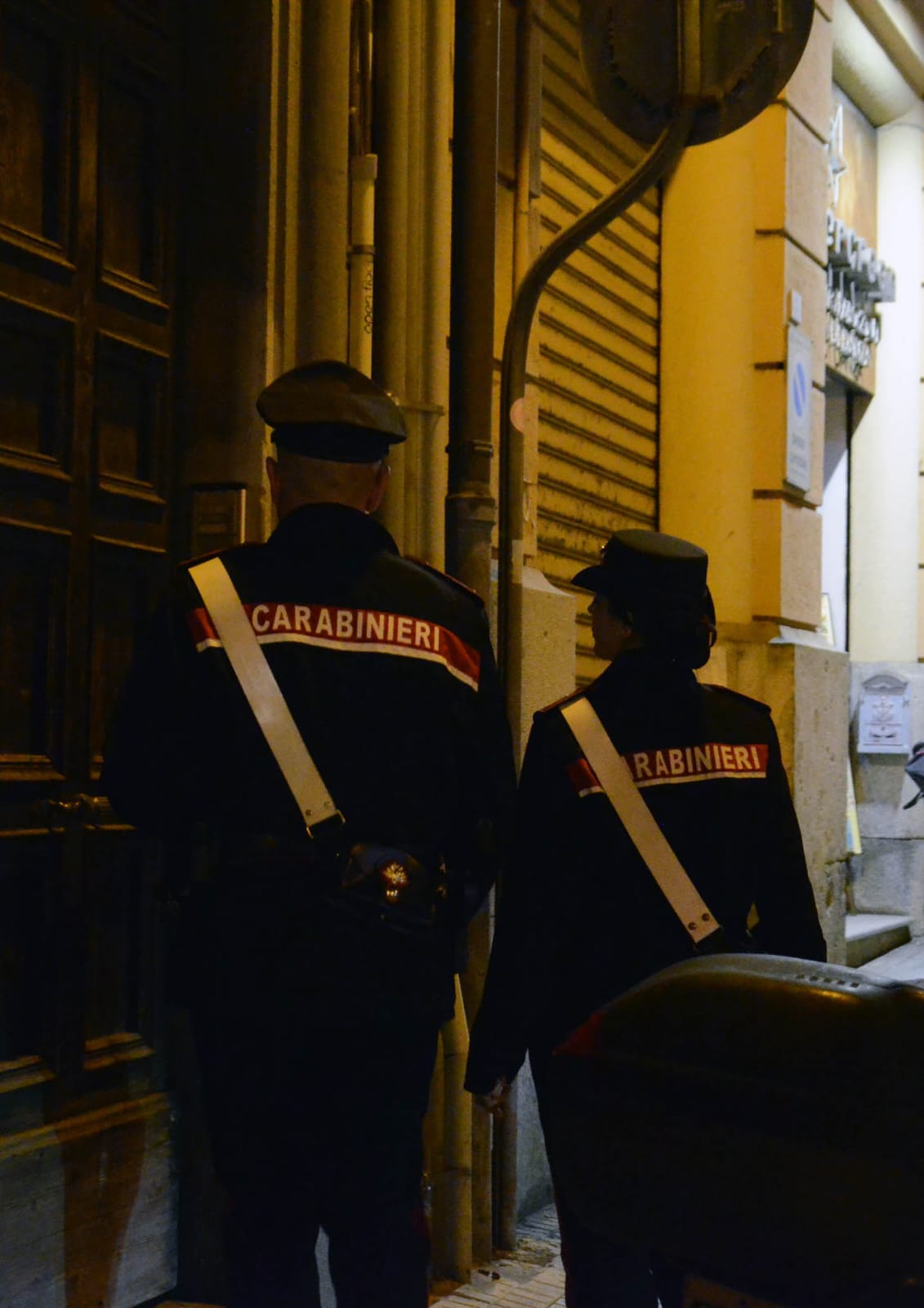 Cagliari, minaccia di far esplodere una bombola per estorcere denaro alla madre: arrestato