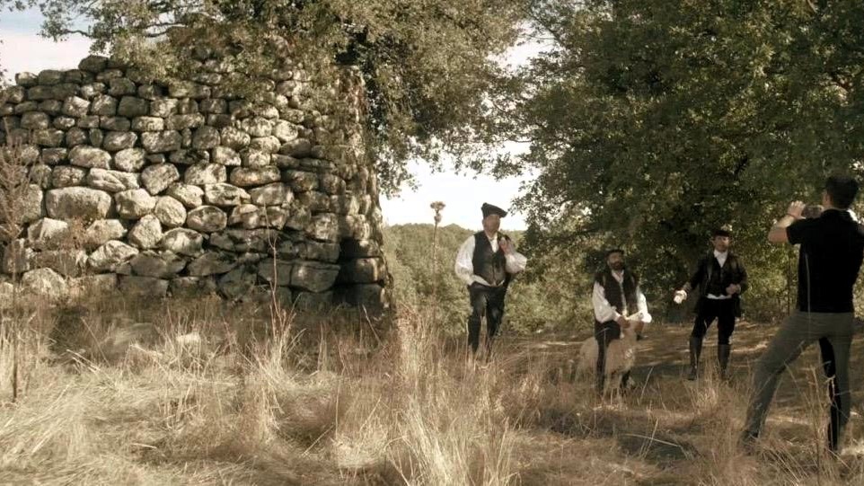 “Il sogno dei pastori”, due secoli di lotte fra fiaba e commedia nel film d’esordio del cagliaritano Tomaso Mannoni