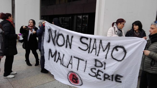 Fibromialgia in Sardegna, i soldi dei malati per il 2024 non si toccano: “Ma dall’anno prossimo cambieranno le regole”