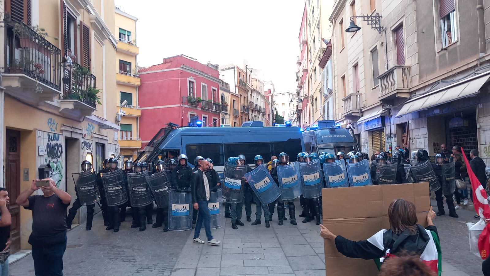 Cagliari, al corteo pro Palestina e anti legge sicurezza la foto del leader di Hamas ucciso da Israele