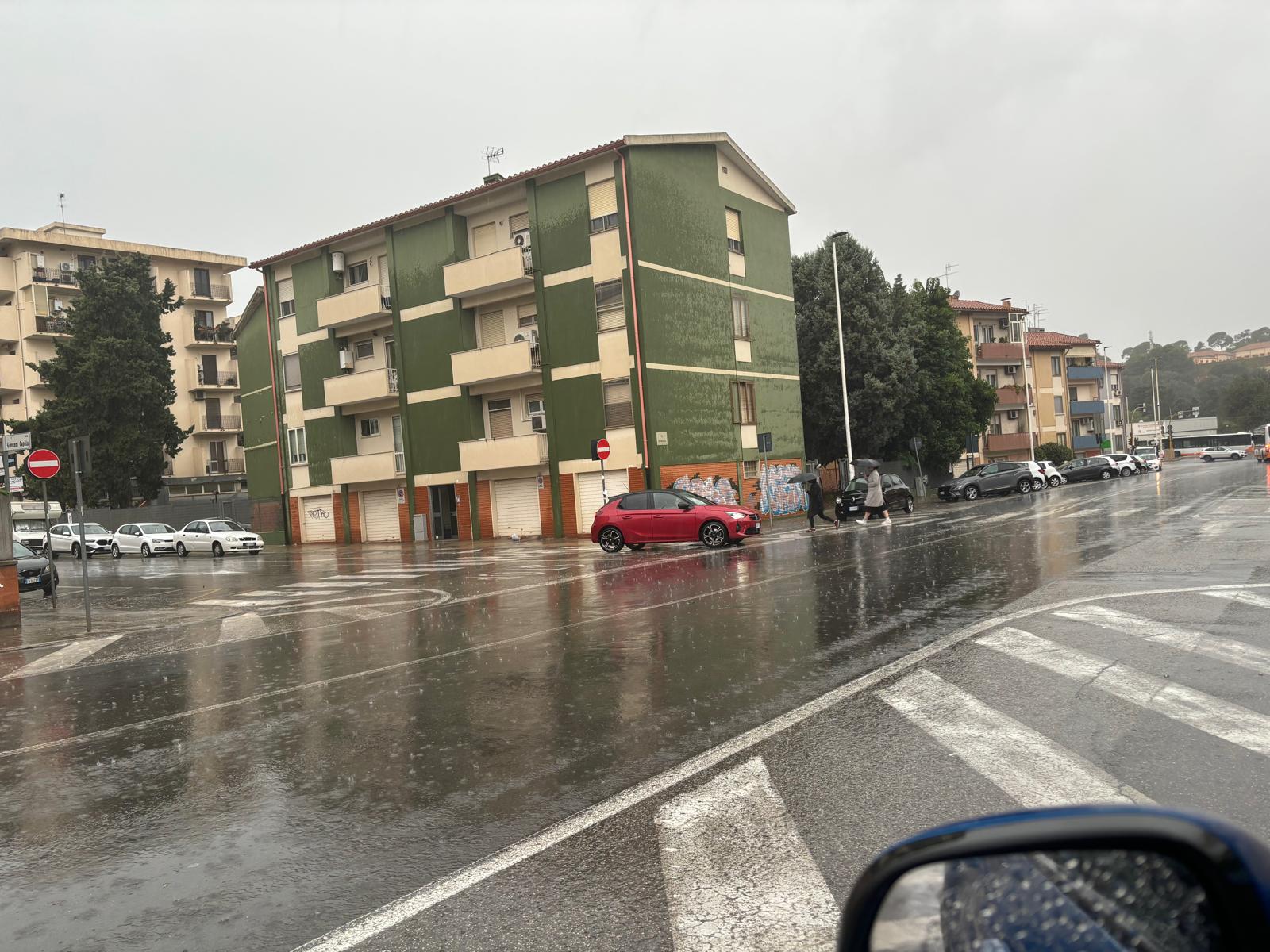 Nubifragi e grandine, Cagliari colpita in pieno dal maltempo: strade come fiumi anche nell’hinterland (VIDEO)