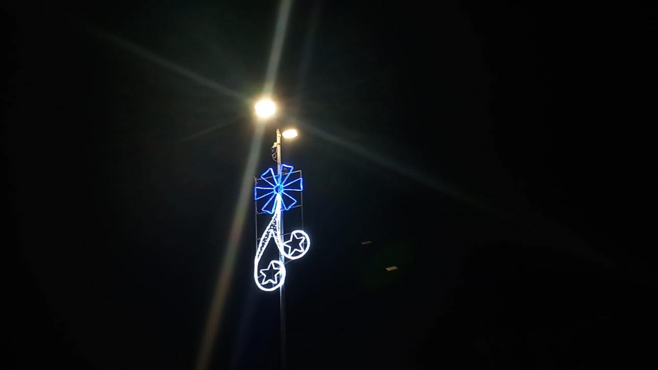 Quartu, le luminarie in anticipo: due mesi prima è già Natale, le bollette elettriche non fanno paura