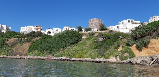 Tragedia a Calasetta, pensionato 81enne muore mentre fa il bagno