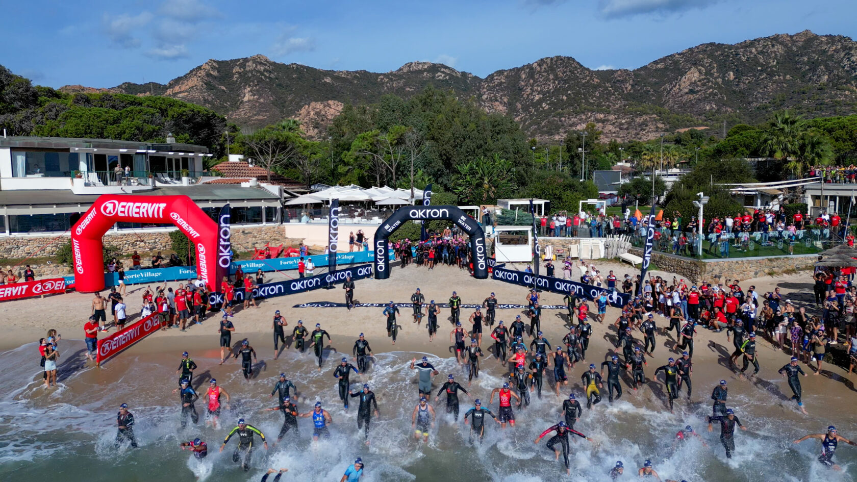 Al Forte Village weekend di sport con la due giorni di Triathlon: sfida fra 400 atleti