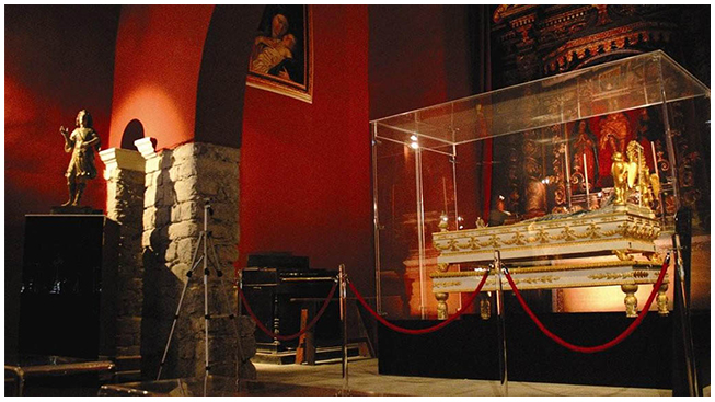 Neon Europa: i Consigli per Teche e Supporti in Plexiglass nell’Allestimento di Mostre